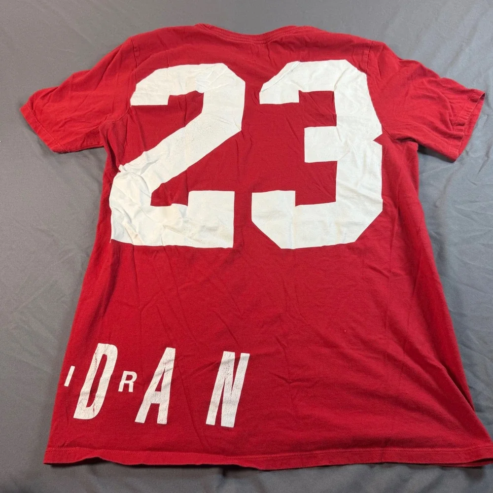 Jordan Mens Red Graphic T-Shirt Jumpman 23 Logo Short Sleeve Crew Neck Medium